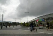 影/厄瓜多全國大停電！地鐵癱瘓交通大亂　民眾坐遊樂設施困半空