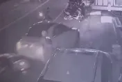 影/屏東賓士狂男拒檢、撞倒警車！警負傷「對空轟14槍」循線追緝中