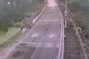 不滿女友被騷擾！「3條通」男遭打趴滿地血　為躲警察「跳中港大排」