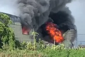 快訊/彰化鹿港家具工廠大火！火舌「吞噬廠區」驚悚畫面曝　警消全力灌救中