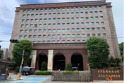 男子不爽鄰居晚上唱歌太吵　釘槍連射3發洩憤判刑2月