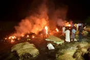 快訊/印度南部民眾喝假酒狂吐！54死100多人住院　多具屍體火化