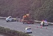 快訊/國3北向44.6公里土城段「小貨車自撞護欄」！　打橫占用路肩、外側1車道
