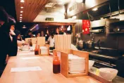 日本拉麵店「台灣客排隊解壓縮」遭店員制止　看中文菜單多30元