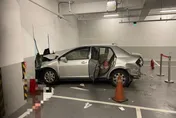 影/倒車再前進狂加速「連牆都撞破」！中壢7旬翁停車詭死　地上都是血