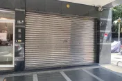 影/新店街頭槍響「滿地彈殼」！招待所鐵門遭掃射淪蜂窩　槍手自行投案