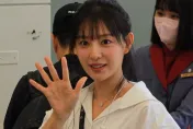 影/金智媛搭機離台！　比愛心甜喊「掰掰」揮手謝粉絲