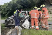 快訊/國3重大車禍！休旅車匝道自撞車頭全毀　駕駛「身分不明」送醫亡
