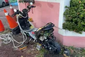 影/高雄男載友做筆錄！警所前驚見二輪電動車「狂冒白煙」　下秒成火球