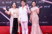 張秀卿爆乳登金曲紅毯！搭翁立友喊「我是她福星」　洩15年前緣分