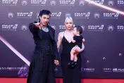 《金曲35》老婆火辣放送「長輩」！Marz23帶妻兒走紅毯嗨喊：兒子是幸運物