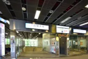 快訊/高捷女乘客包包突冒煙「行動電源爆炸變火球」　站務員急滅火