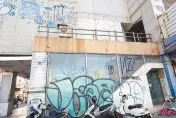 滿城盡是髒話塗鴉！「不雅字眼」讓高雄人怒了　喊話市府嚴懲