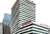 影/手術台變艷照門？醫師私傳患者「無碼裸照」遭檢舉　院方回應：已停職