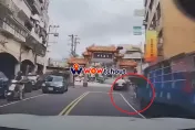 影/嚇死！幼兒衝出馬路「差1公尺就沒命」　駕駛驚魂未定狂飆國罵