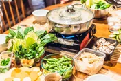 鏟子超人返鄉用餐！隔桌「陌生夫妻悄結帳」　6萬人看哭