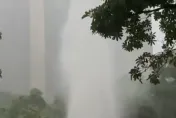 影/雨彈狂炸台北！信義區松仁路驚見「3層樓高大噴泉」　畫面曝光