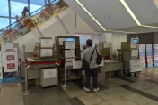 影/NET律師在東岸商場1樓堆放發還證物貼「強盜贓物暫置區」　基隆市政府回應了