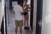 辣妹遭怪男跟蹤想「一起進門」　秒被「包手護花使者」嚇退