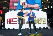 《死侍與金鋼狼》雙帥互噴全濕了！萊恩被辣妻發現1事「麻煩大條了」