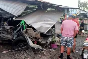 影/慘！一家14口擠皮卡深夜上高速　撞上公車致11死20餘傷
