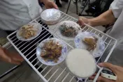 寧可吃麵包？桃監首夜便當「炒空心菜」鄭文燦喊吃不下　PTT揪貓膩：殺人誅心
