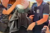 林士傑案口罩哥真面目曝光！返抵台南偵訊　頭戴安全帽不發一語