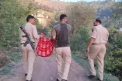 他出國工作愛妻突產下雙胞胎！人夫懷疑非親骨肉　2女嬰慘被割喉殺害