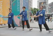 「Young Young」都來玩街頭！　板橋府後廣場吹起異國風
