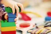 幼兒園「狼師」偷拍600部女童私密片　教育局延宕停聘原因曝