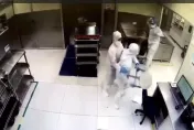 影/苗栗電子廠技術員爆衝突！持鐵椅狂K對方頭7次　血流滿面