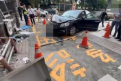 快訊/新北三峽恩主公醫院前嚴重車禍　孕婦駕車暴衝2行人1命危1受傷