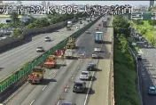 快訊/上班注意！國1大灣段連環車禍「小貨車翻覆」　占用2車道現場塞爆