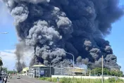 關緊窗！台南工廠大火炸出「黑煙蕈狀火球」　下風6區注意髒空氣來襲