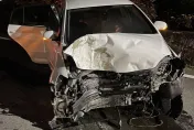 三芝夜半詭異自撞！載妹夜遊途經靈骨塔附近　突撞石墩護欄車毀人骨折