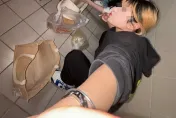 噁！可不可女店員「撈馬桶水給老師喝」　同學證實：整天作亂…學校拿她沒轍