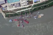 陸039型潛艦出事了？衛星照曝「4艘起重駁船」現蹤武昌造船廠