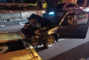 快訊/重大車禍！國道1號北上33.8K驚傳「車頭撞掀」　駕駛、乘客傷勢曝