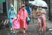下班尖峰時間雨彈開炸！慎防積水　雙北災害應變中心三級開設