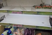 影/颱風天掃貨即景！宜蘭超市菜架全被掃光　新竹貨架「空空如也」
