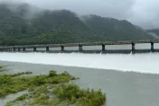 影/凱米颱風挾雨彈！石門水庫「累積降雨141.55mm」　洩洪畫面曝光