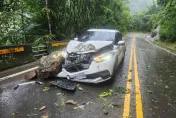 凱米撲台傳災情！山區「巨大落石」砸爛來車　驚悚畫面曝