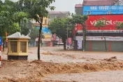 影/7死10失聯！越南北部大雨引發暴洪土石流　多間房屋被沖走