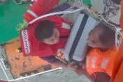 影/怒海搜救片！空勤黑鷹不敵天氣萬變　3名船員仍受困救「多芬輪」