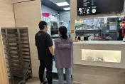影/知名連鎖排骨便當吃到擦手紙！業者：與菜色相近未發現