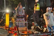 凡遶境必有衝突又來？排隊進廟肢體碰觸秒開打「神轎還被丟一旁」