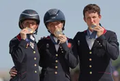 奧運馬術團體三項賽英國摘金　女騎手11年前墜馬致「右眼失明」勵志經歷曝