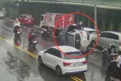 影/新北休旅車撞路邊車輛側躺路中　老翁受困車內熱心民眾助脫困