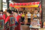 影/嘉縣中元普渡沒忘毛小孩！供桌擺罐頭、飼料　城隍廟：寵物靈增加2成
