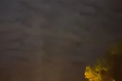天空異相頻傳！地震後台中海線「夜空地震雲」　網抖：有點可怕